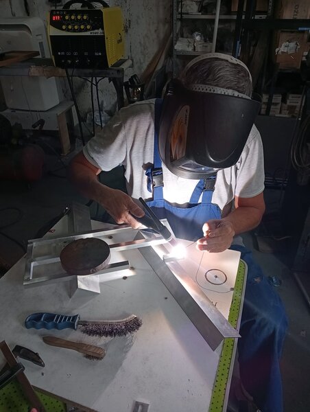 Confectii metalice si din aluminiu - serii si unicat