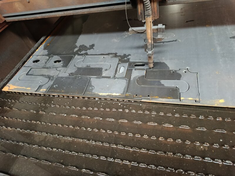 Confectii metalice si din aluminiu - serii si unicat